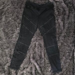 Black moto high waisted leggings !